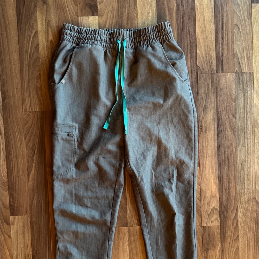 Women’s FIGS high waisted scrub pants graphite